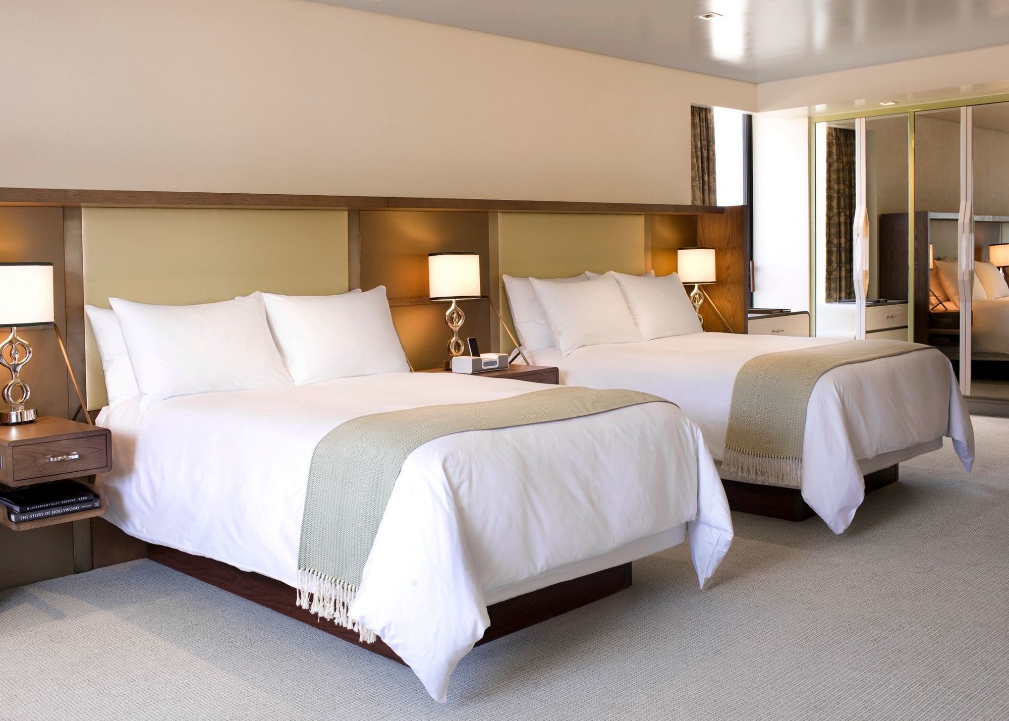 เดอะลอนดอน เวสต์ ฮอลลีวูด แอต เบเวอร์ลี ฮิลล์ส Hotel West Hollywood ภายนอก รูปภาพ A guest room at the MGM Grand