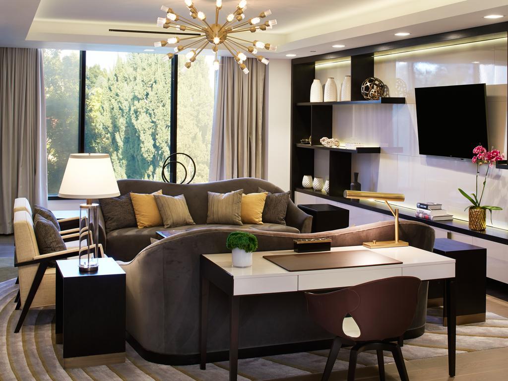 เดอะลอนดอน เวสต์ ฮอลลีวูด แอต เบเวอร์ลี ฮิลล์ส Hotel West Hollywood ภายนอก รูปภาพ A living room at the Ritz-Carlton, Tysons