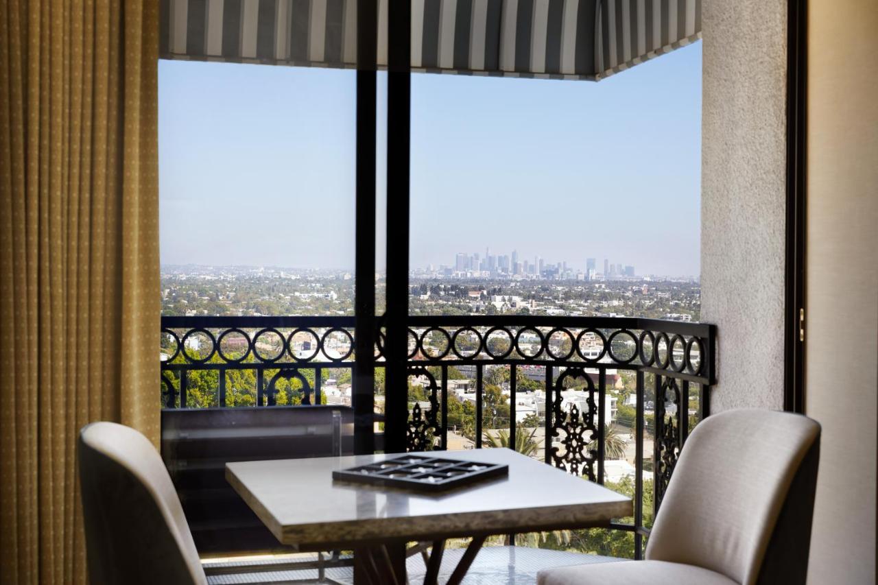 เดอะลอนดอน เวสต์ ฮอลลีวูด แอต เบเวอร์ลี ฮิลล์ส Hotel West Hollywood ภายนอก รูปภาพ A view of the Los Angeles skyline from a suite at the Beverly Hilton