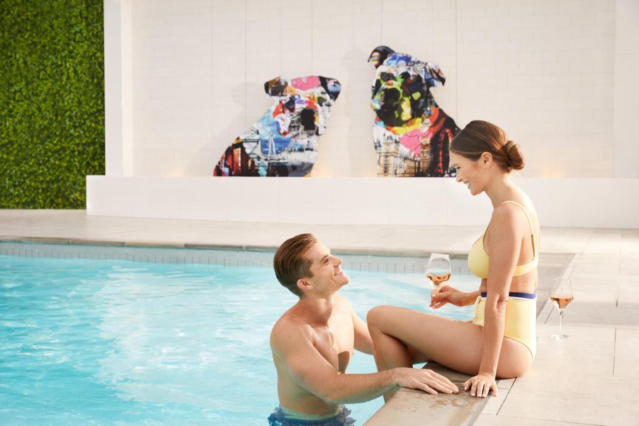 เดอะลอนดอน เวสต์ ฮอลลีวูด แอต เบเวอร์ลี ฮิลล์ส Hotel West Hollywood ภายนอก รูปภาพ The pool at the W South Beach