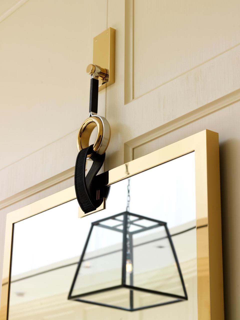เดอะลอนดอน เวสต์ ฮอลลีวูด แอต เบเวอร์ลี ฮิลล์ส Hotel West Hollywood ภายนอก รูปภาพ A modern wall-mounted mirror